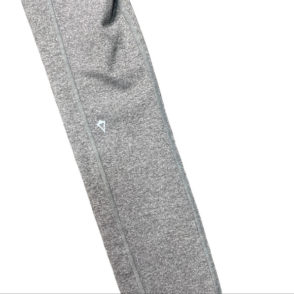 IVIVVA by Lululemon | Dedication yoga pants/tights/leggings - Picture 5 of 7